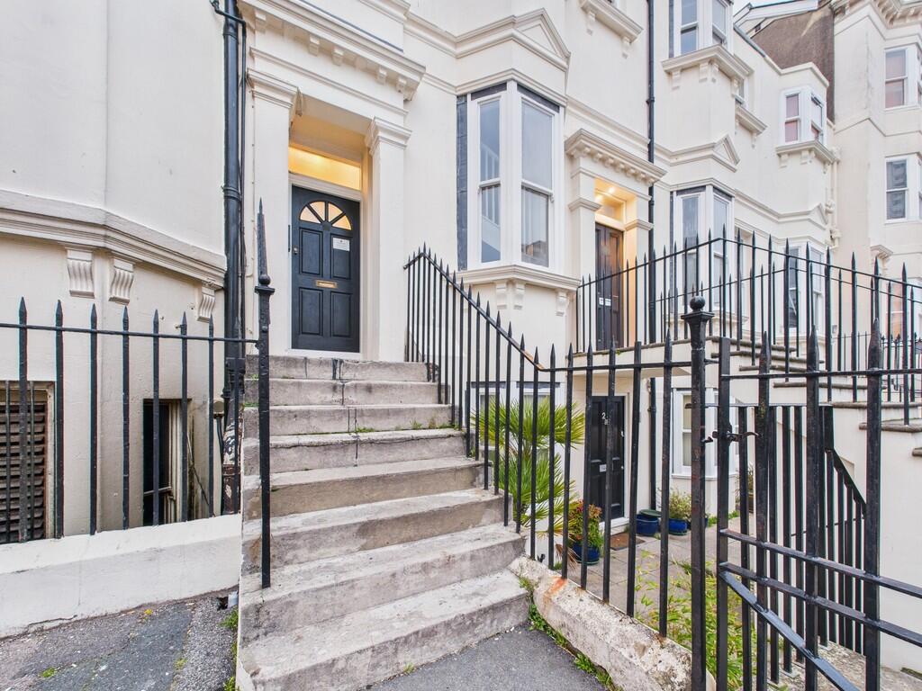 2 bed 1st Floor Flat for rent in Brighton and Hove. From Jacobs Steel - Hove
