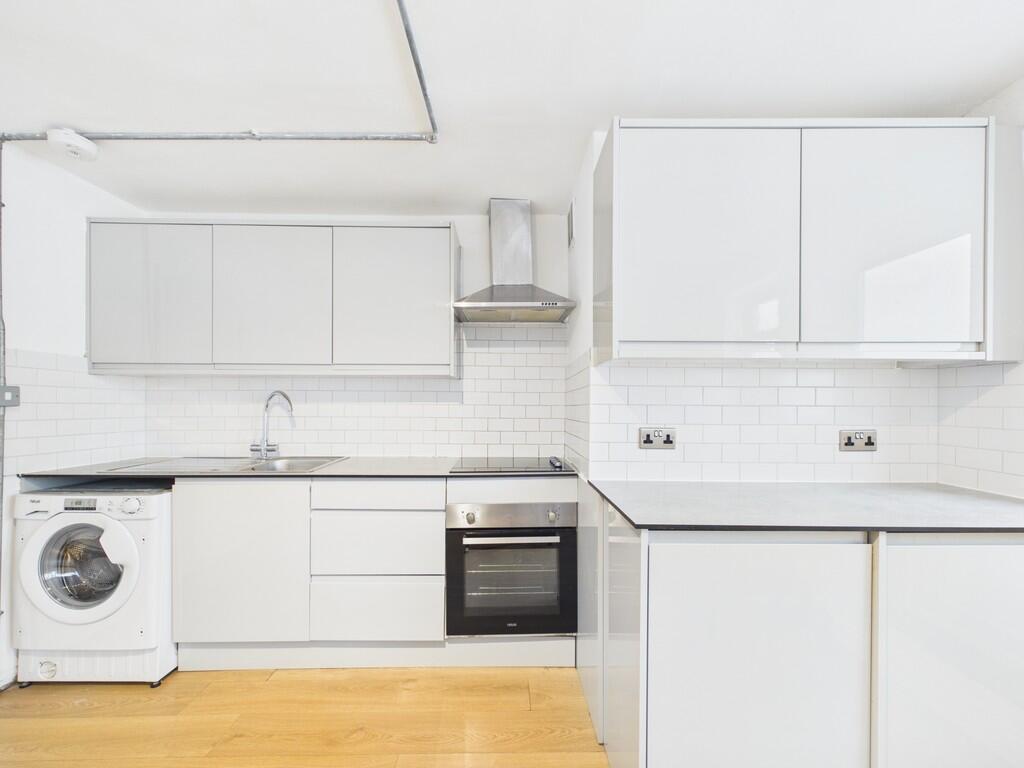 2 bed 1st Floor Flat for rent in Brighton and Hove. From Jacobs Steel - Hove