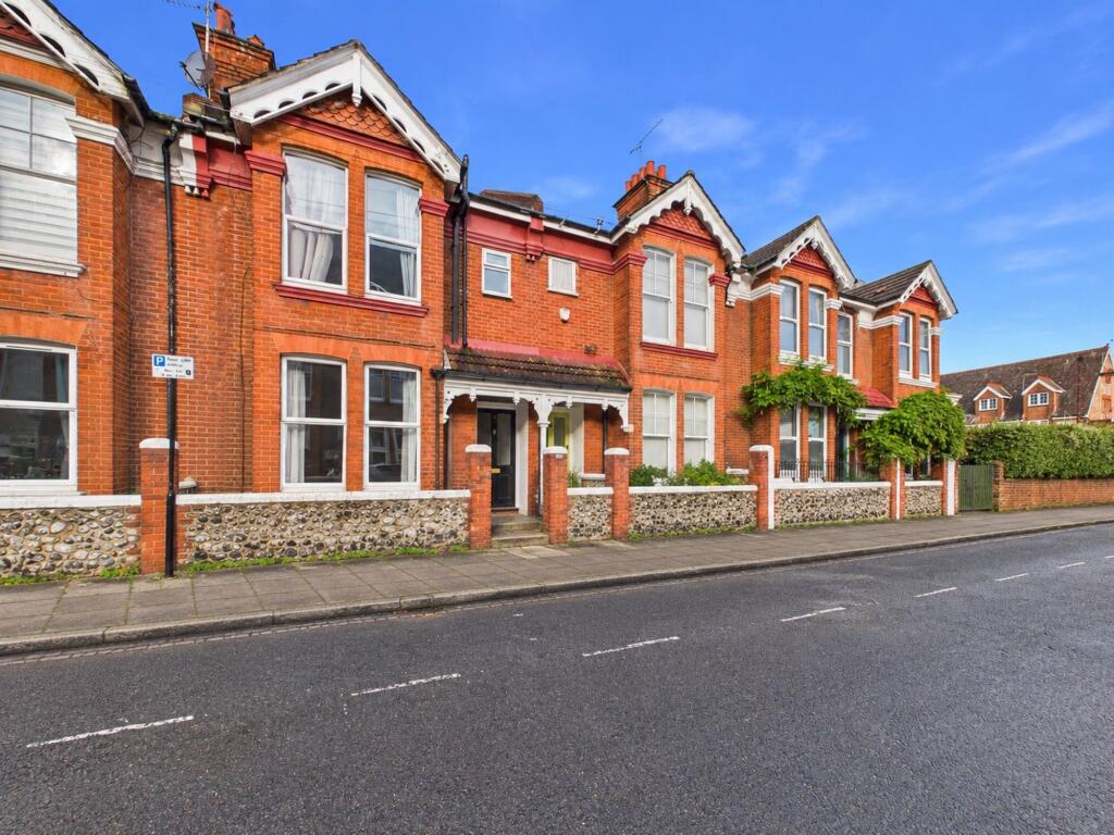 5 bed Mid Terraced House for rent in Ovingdean. From Jacobs Steel - Hove
