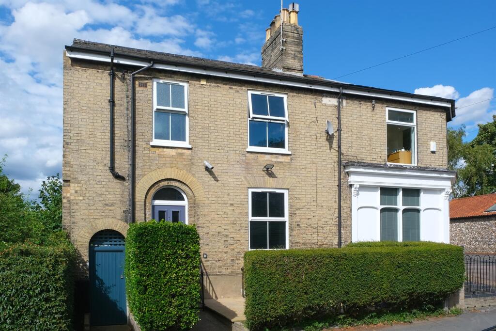 6 bed Detached for rent in Norwich. From Carvels Lettings - Norwich