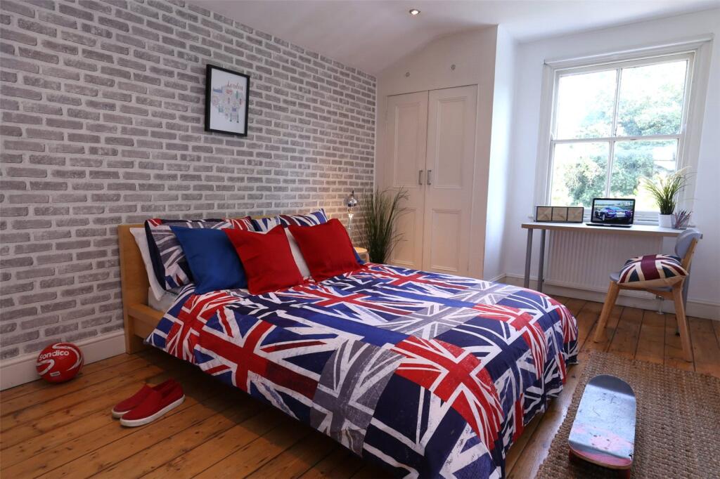 5 bed Mid Terraced House for rent in Deptford. From Leaders Sales - Forest Hill 5 bed Mid Terraced House for rent in Deptford. From Leaders Sales - Forest Hill