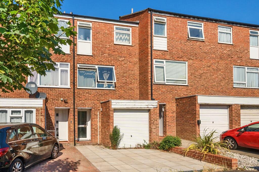 4 bed Mid Terraced House for rent in Kingston upon Thames. From Kinleigh Folkard & Hayward - Sales - Kingston Upon Thames