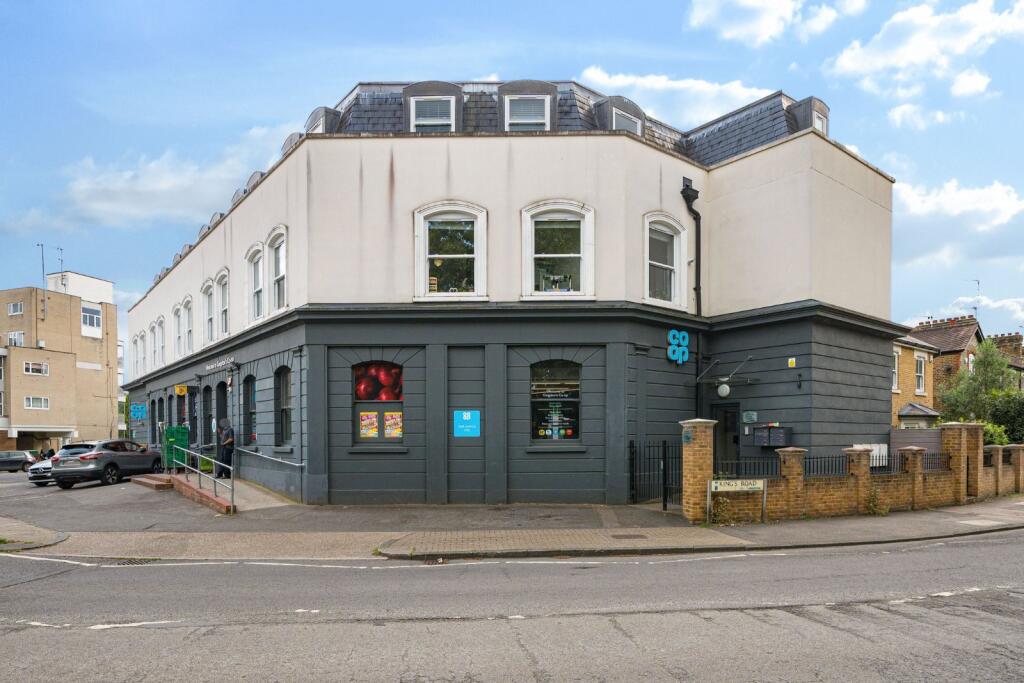 3 bed 1st Floor Flat for rent in Kingston upon Thames. From Kinleigh Folkard & Hayward - Sales - Kingston Upon Thames