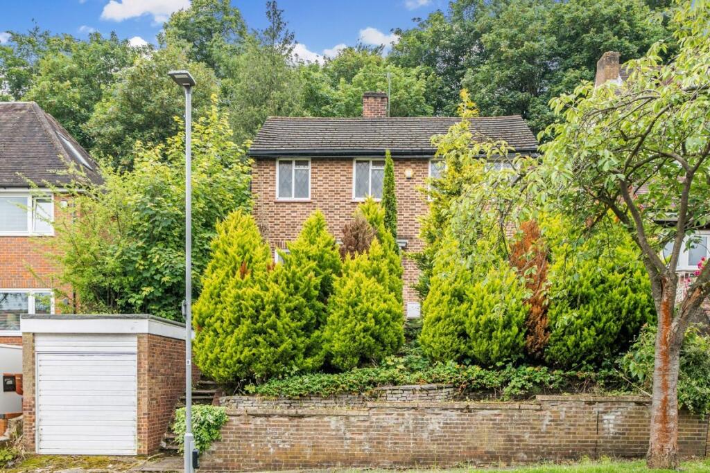 4 bed Detached for rent in Putney. From Kinleigh Folkard & Hayward - Sales - Kingston Upon Thames 4 bed Detached for rent in Putney. From Kinleigh Folkard & Hayward - Sales - Kingston Upon Thames