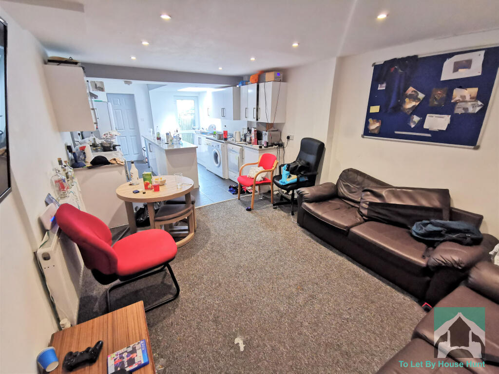 5 bed Mid Terraced House for rent in Birmingham. From House Hunt - Birmingham