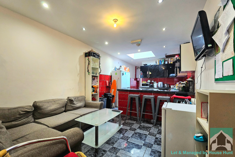 6 bed Mid Terraced House for rent in Birmingham. From House Hunt - Birmingham