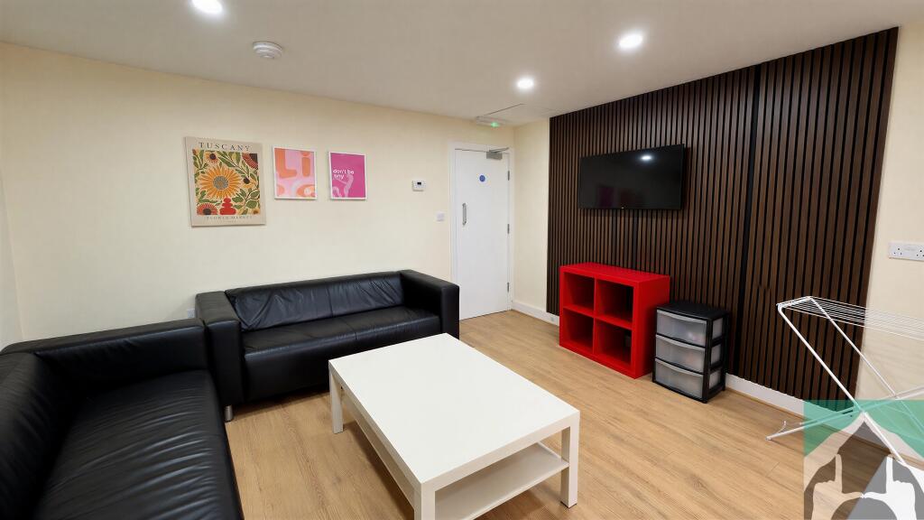 6 bed Mid Terraced House for rent in Birmingham. From House Hunt - Birmingham