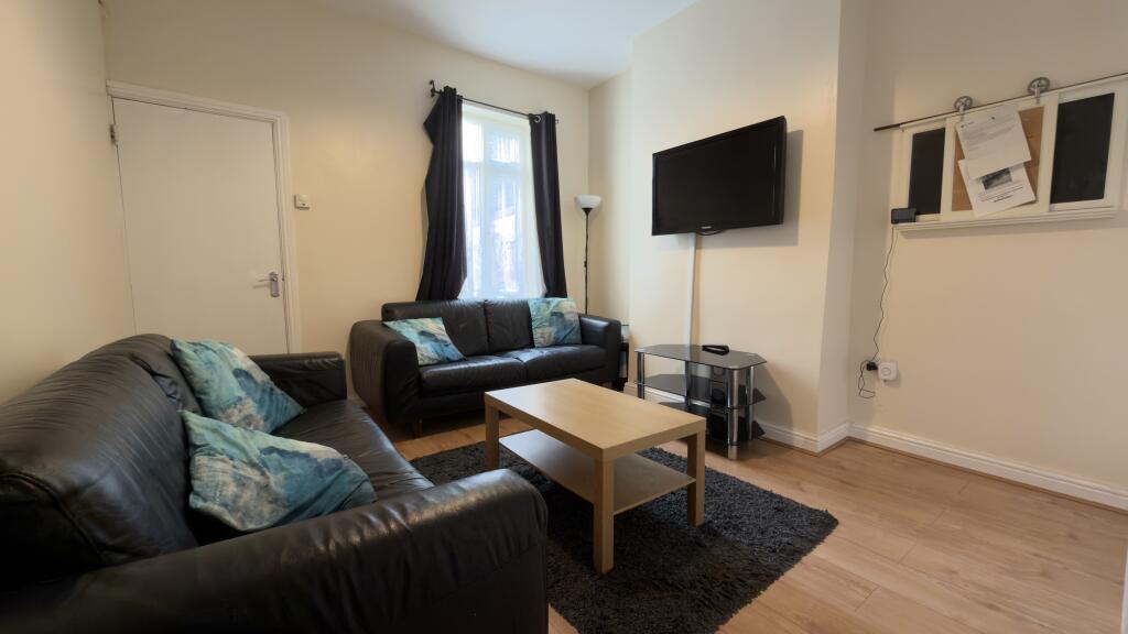 3 bed Mid Terraced House for rent in Birmingham. From House Hunt - Birmingham