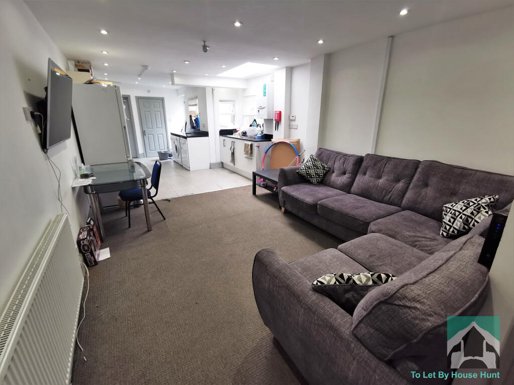 6 bed Mid Terraced House for rent in Birmingham. From House Hunt - Birmingham