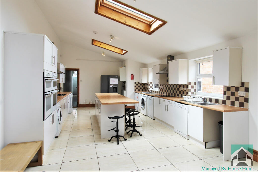 10 bed Mid Terraced House for rent in Birmingham. From House Hunt - Birmingham