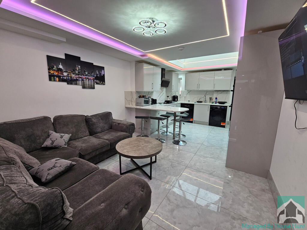 6 bed Detached for rent in Birmingham. From House Hunt - Birmingham