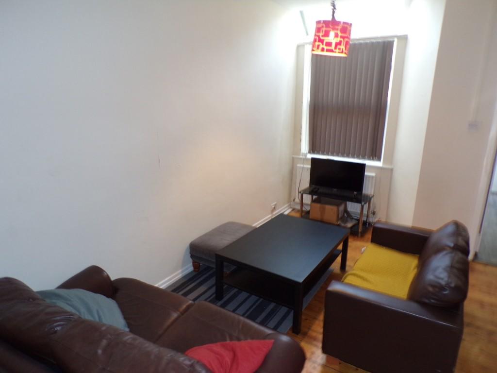 3 bed Mid Terraced House for rent in Stockport. From Manchester Easy Rent - Manchester