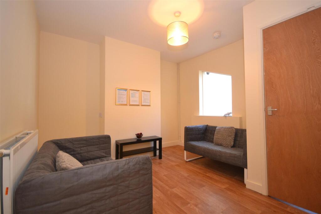 4 bed Mid Terraced House for rent in Bath. From Andrews Letting and Management - Bear Flat