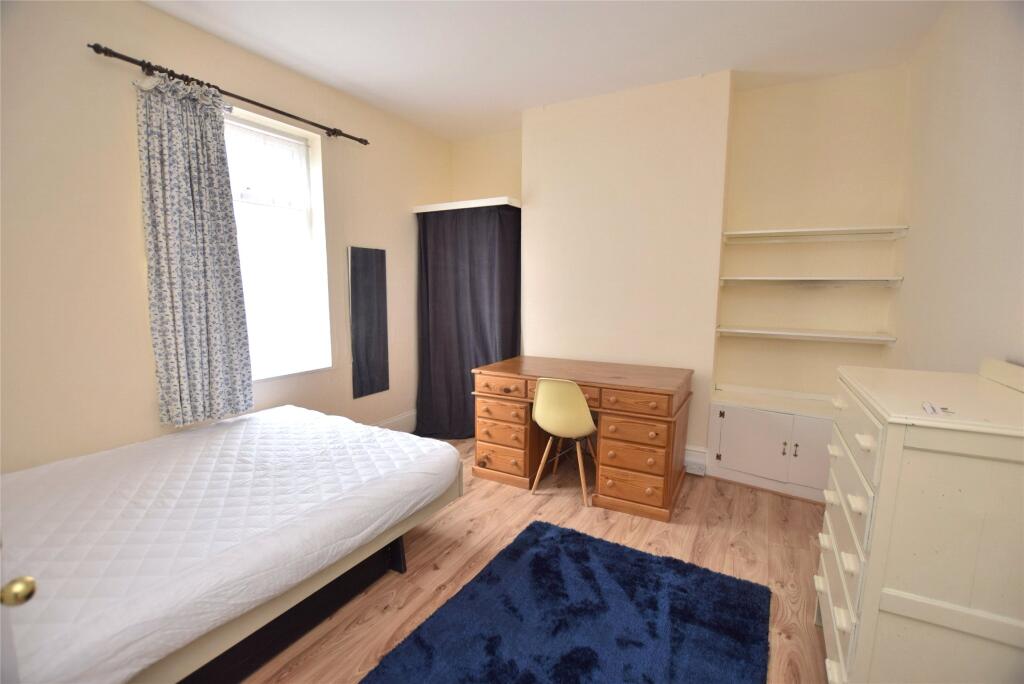 5 bed Mid Terraced House for rent in Cheltenham. From Andrews Letting and Management - Cheltenham