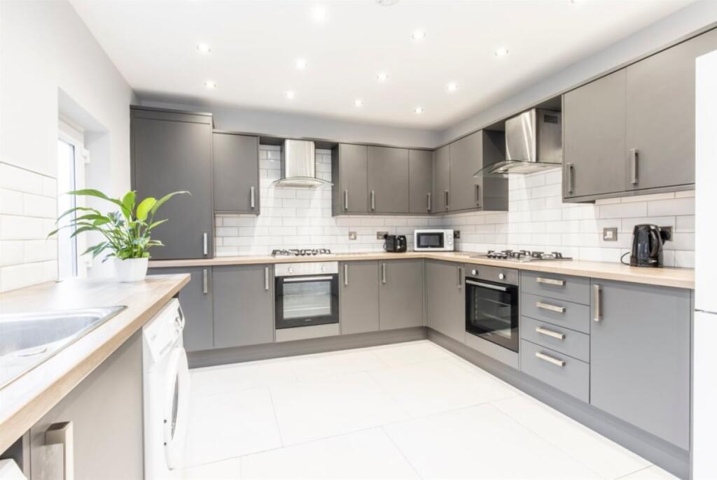 6 bed Mid Terraced House for rent in Dunswell. From Emoov - Chelmsford 6 bed Mid Terraced House for rent in Dunswell. From Emoov - Chelmsford