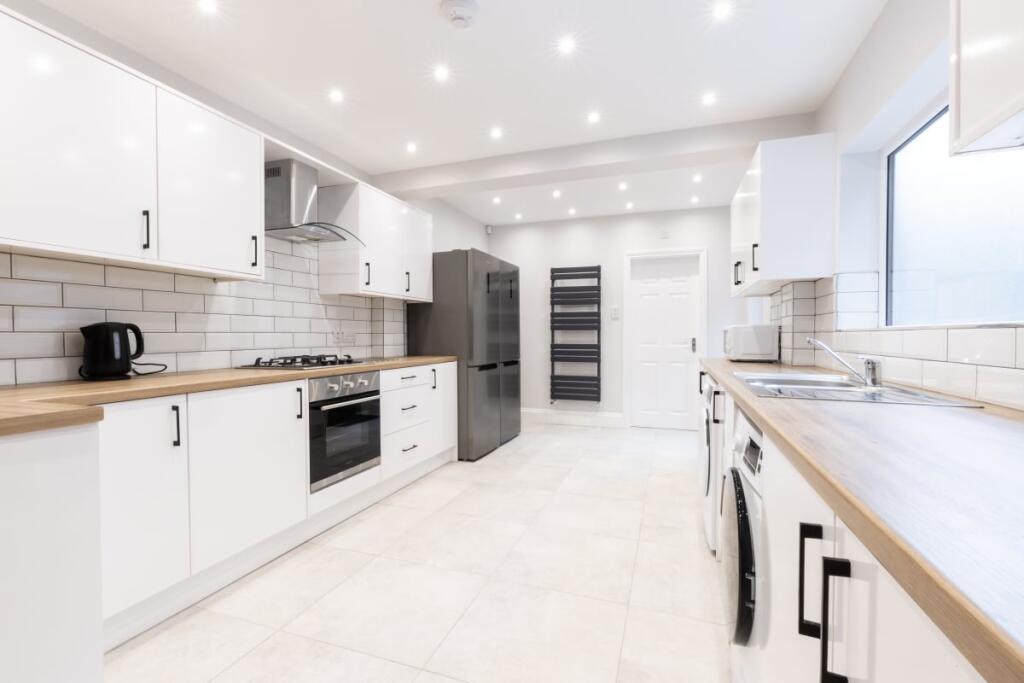 4 bed Semi Detached for rent in Dunswell. From Emoov - Chelmsford