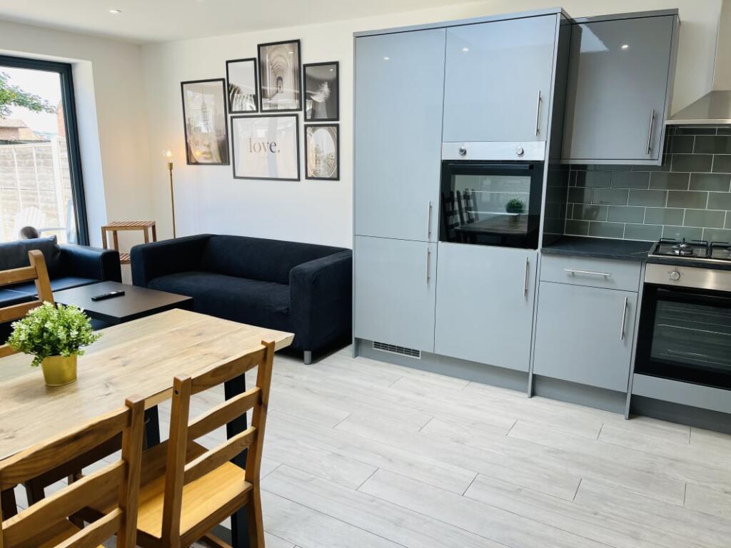 1 bed House Share for rent in Loughton. From Emoov - Chelmsford