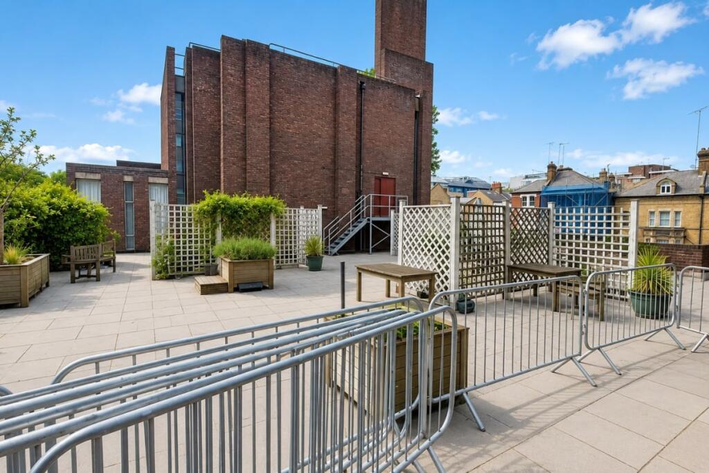 3 bed 1st Floor Flat for rent in Battersea. From Emoov - Chelmsford 3 bed 1st Floor Flat for rent in Battersea. From Emoov - Chelmsford