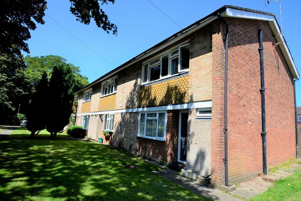 5 bed End of Terrace for rent in Bishopsgate. From S J Smith Estate Agents - Ashford