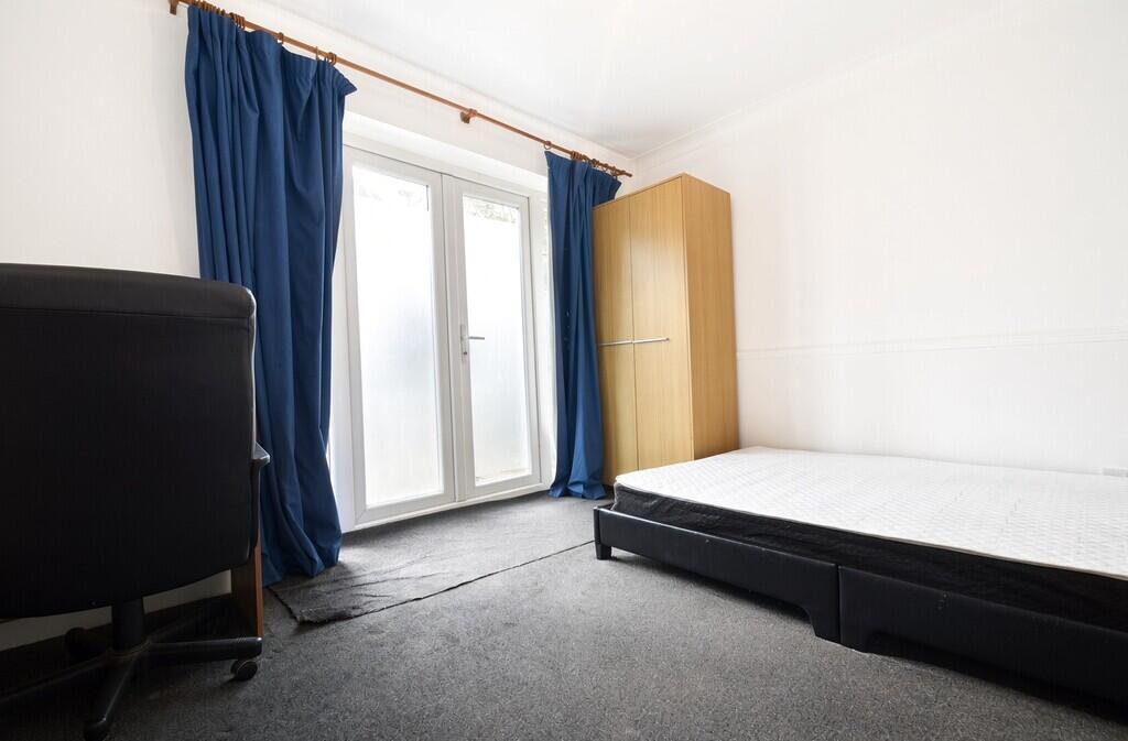 1 bed House Share for rent in Egham. From S J Smith Estate Agents - Ashford