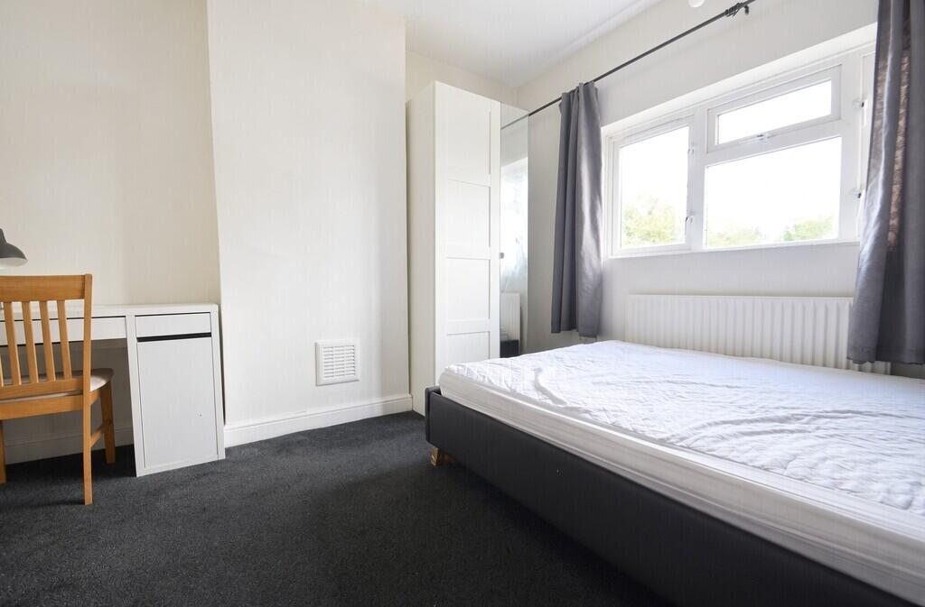 1 bed Semi Detached for rent in Egham. From S J Smith Estate Agents - Ashford