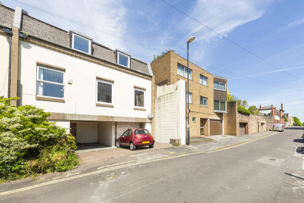 5 bed Detached for rent in Bristol. From Digs - Bristol