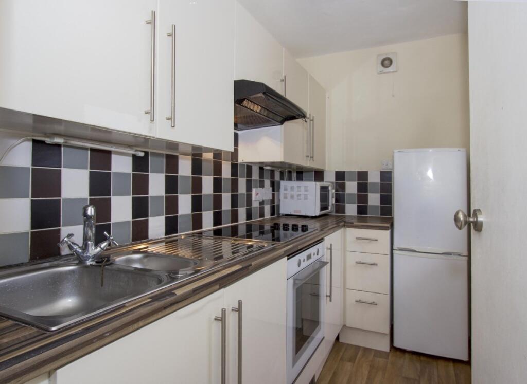 3 bed 1st Floor Flat for rent in Bournemouth. From Homes & Steeple - Bournemouth