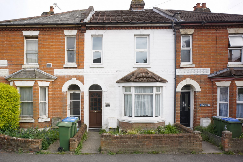 5 bed Mid Terraced House for rent in Southampton. From Tenant Direct - Southampton