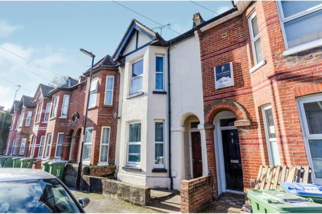 4 bed Mid Terraced House for rent in Southampton. From Tenant Direct - Southampton