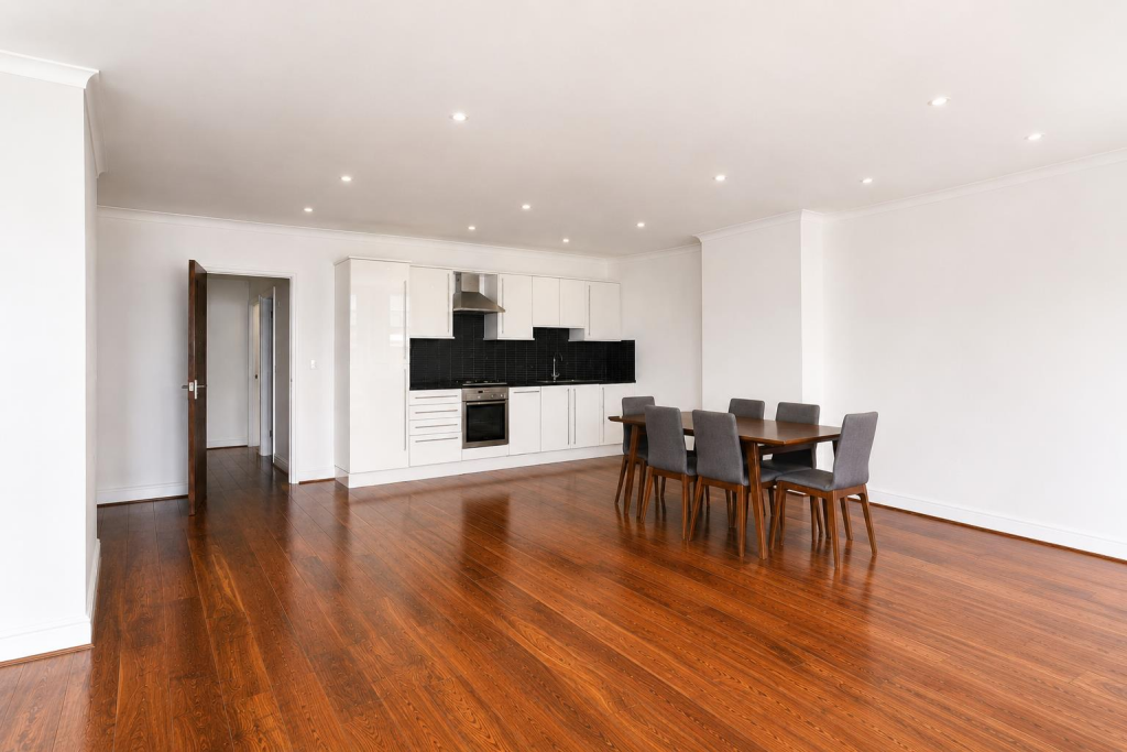 3 bed 1st Floor Flat for rent in Westminster. From Urban Lettings Battersea