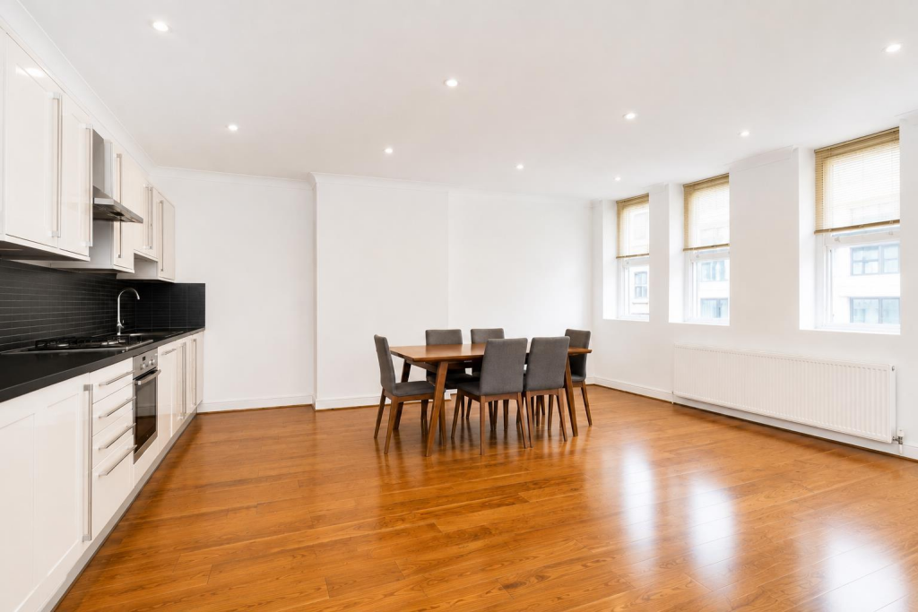 3 bed 1st Floor Flat for rent in Westminster. From Urban Lettings Battersea