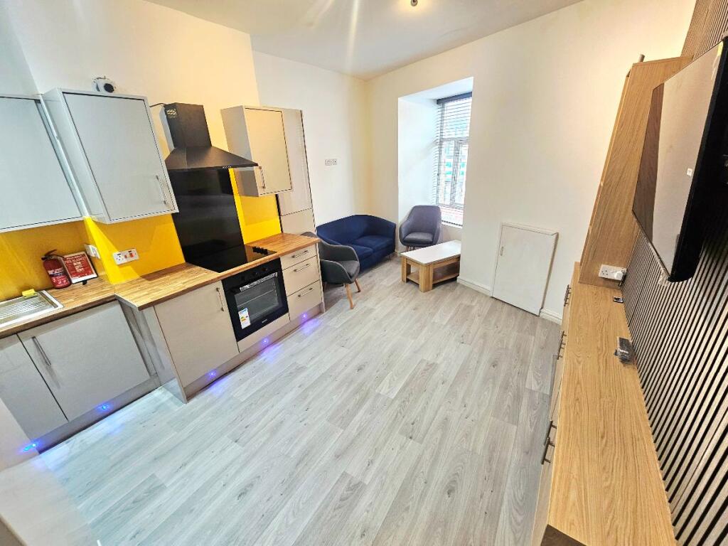 4 bed 1st Floor Flat for rent in Manchester. From Lancashire Properties - Manchester 4 bed 1st Floor Flat for rent in Manchester. From Lancashire Properties - Manchester