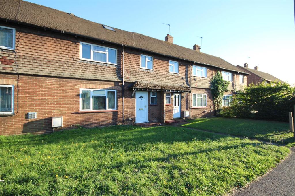 4 bed Detached for rent in Guildford. From Cavender Estate Agent - Guildford