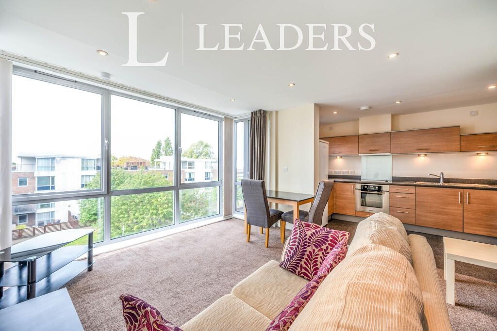 2 bed 1st Floor Flat for rent in Portsmouth. From Leaders Waterside Properties Sales - Gunwharf Quays 2 bed 1st Floor Flat for rent in Portsmouth. From Leaders Waterside Properties Sales - Gunwharf Quays