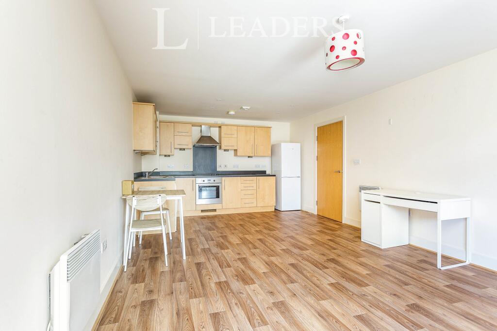 2 bed 1st Floor Flat for rent in Portsmouth. From Leaders Waterside Properties Sales - Gunwharf Quays 2 bed 1st Floor Flat for rent in Portsmouth. From Leaders Waterside Properties Sales - Gunwharf Quays