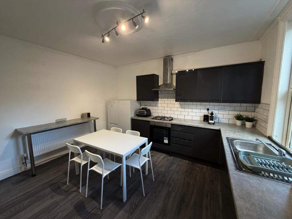 5 bed Detached for rent in Leeds. From Rooftop Living - UK Ltd