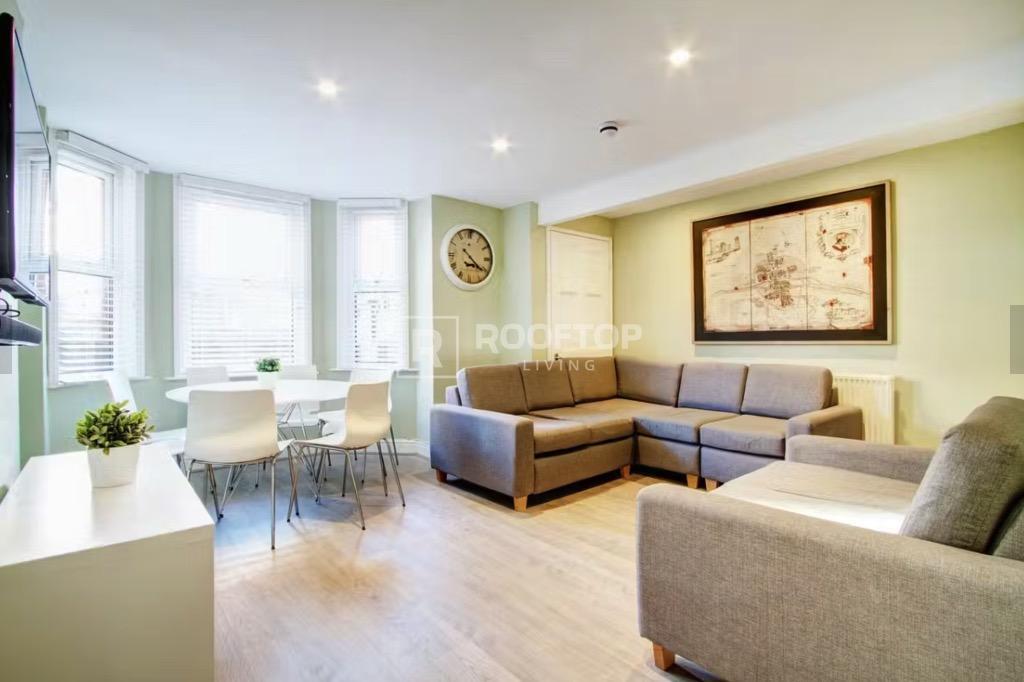 8 bed Detached for rent in Leeds. From Rooftop Living - UK Ltd