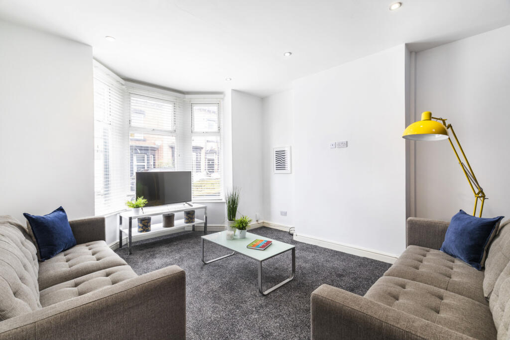 6 bed Detached for rent in Leeds. From Rooftop Living - UK Ltd