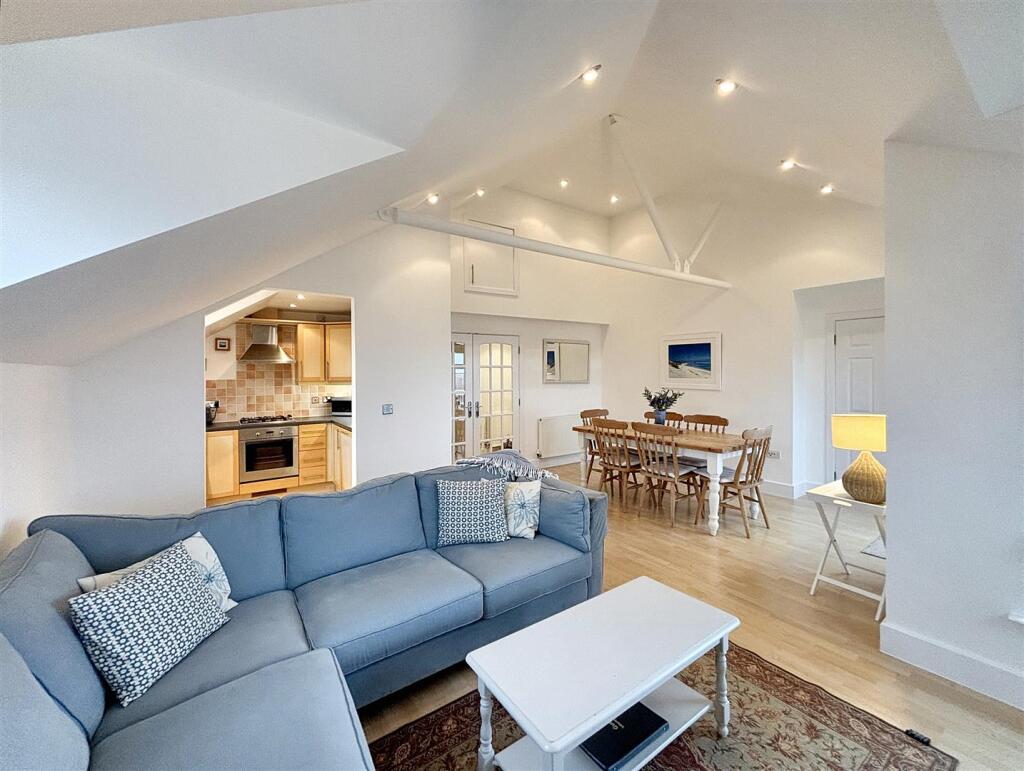 2 bed Apartment for rent in Falmouth. From Laskowski & Co - Falmouth