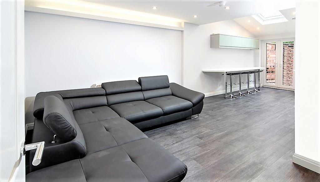 5 bed Mid Terraced House for rent in Preston. From Kingswood Properties City Center 5 bed Mid Terraced House for rent in Preston. From Kingswood Properties City Center