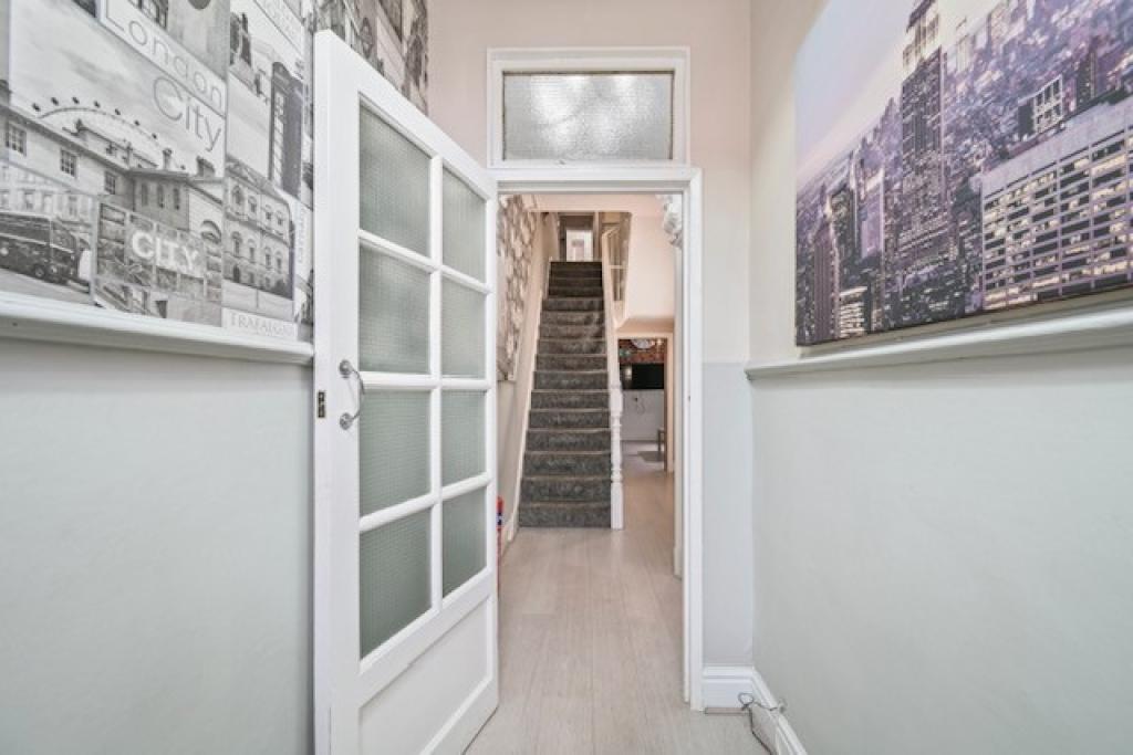 7 bed Mid Terraced House for rent in Preston. From Kingswood Properties City Center 7 bed Mid Terraced House for rent in Preston. From Kingswood Properties City Center