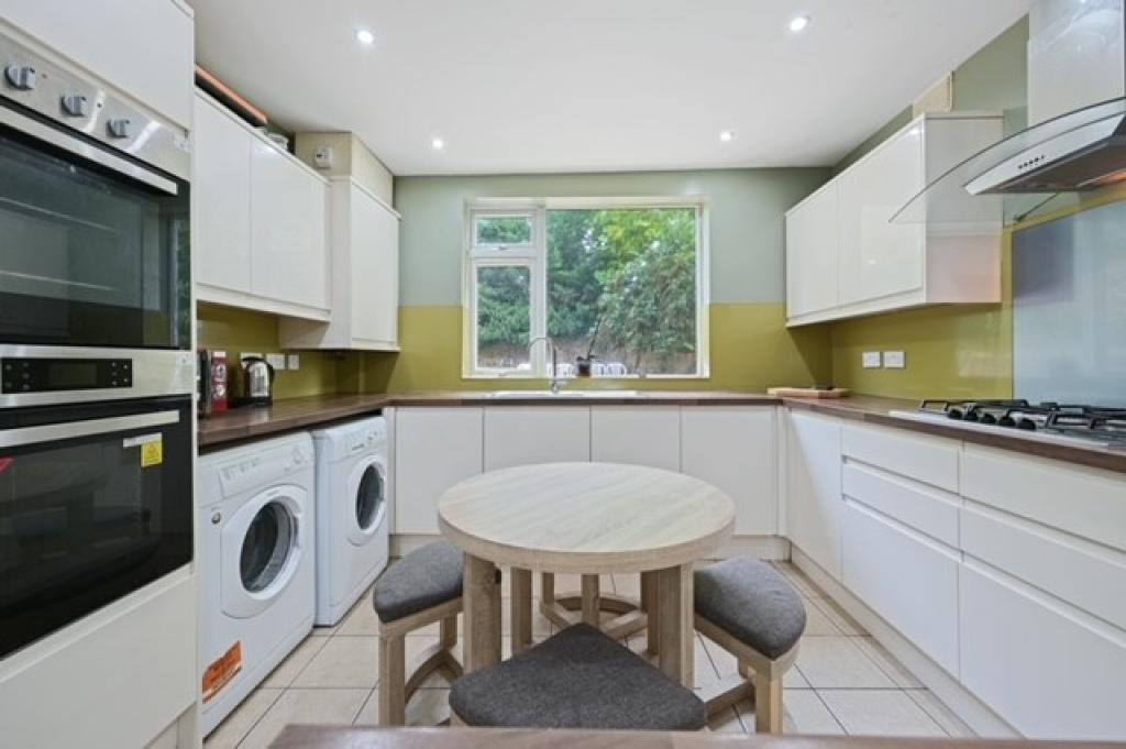 7 bed Mid Terraced House for rent in Preston. From Kingswood Properties City Center 7 bed Mid Terraced House for rent in Preston. From Kingswood Properties City Center
