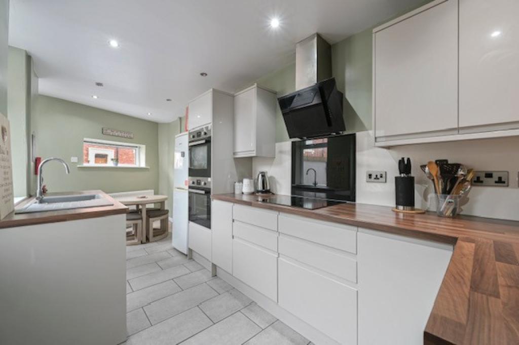 6 bed Mid Terraced House for rent in Preston. From Kingswood Properties City Center