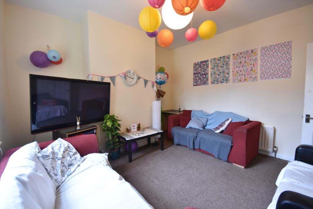 6 bed Mid Terraced House for rent in Newcastle upon Tyne. From Easiliving - Jesmond