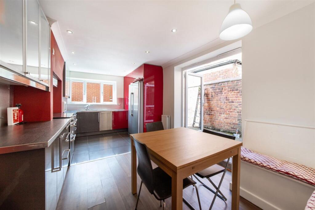 7 bed Mid Terraced House for rent in Newcastle upon Tyne. From Easiliving - Jesmond