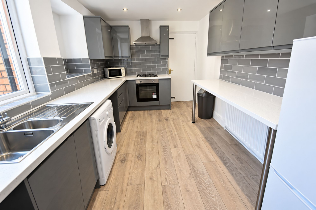 5 bed 1st Floor Flat for rent in Newcastle upon Tyne. From Easiliving - Jesmond