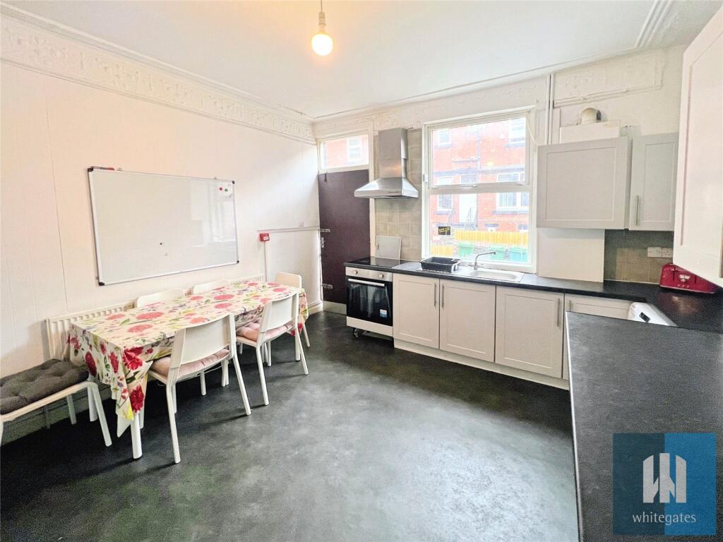 6 bed Mid Terraced House for rent in Leeds. From Whitegates - Huddersfield