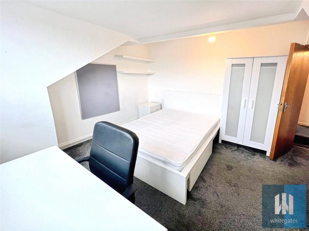 1 bed Mid Terraced House for rent in Leeds. From Whitegates - Huddersfield