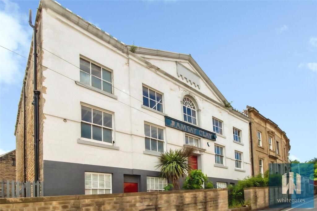 1 bed Penthouse for rent in Huddersfield. From Whitegates - Huddersfield