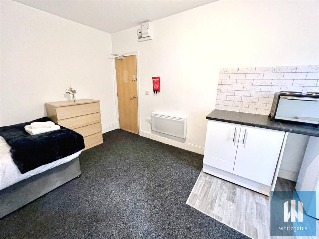4 bed Studio for rent in Brighouse. From Whitegates - Huddersfield